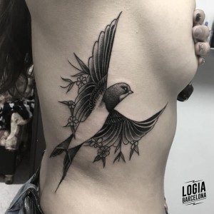 tatuaje-paloma-dorsal-logia-barcelona-julio-herrero     